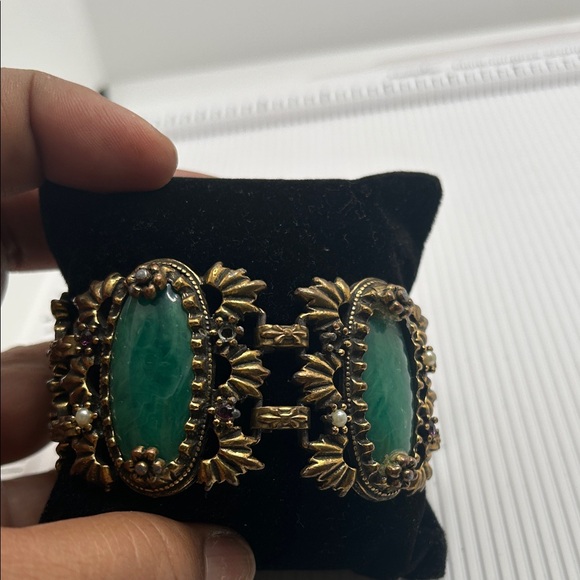 Vintage Green Lucite Stone Ornate Gold Bracelet Selro? - Picture 7 of 14